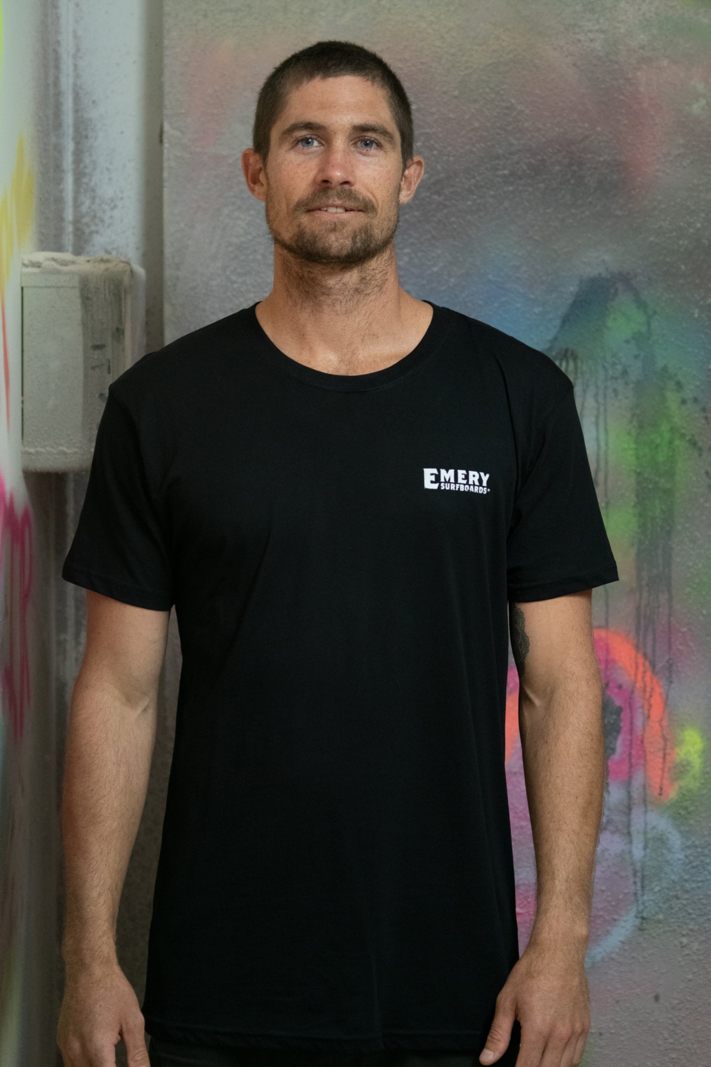 HAND & HEART TEE / BLACK