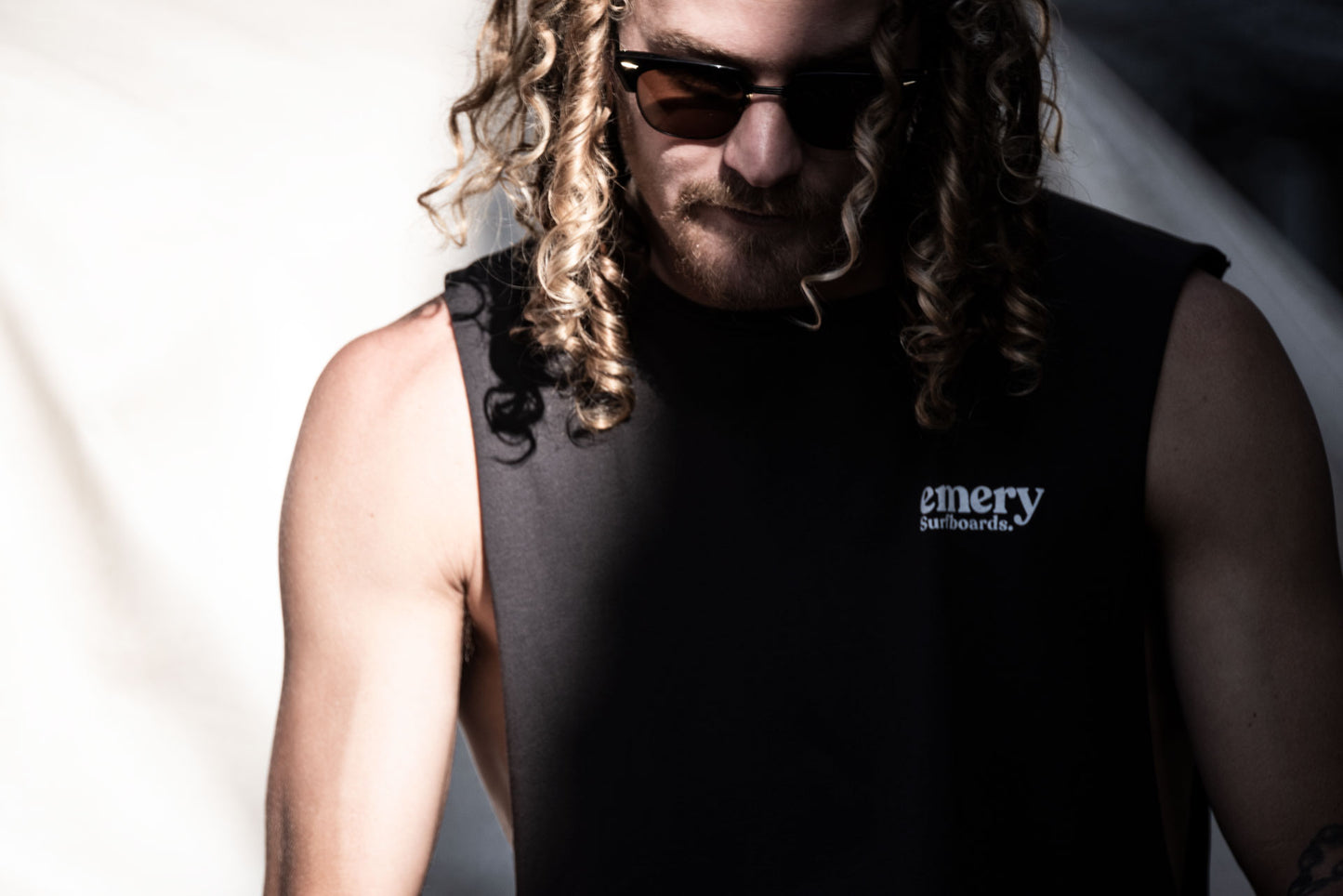 NEW PALM BAND CUT TEE / COAL (BACK IN STOCK)