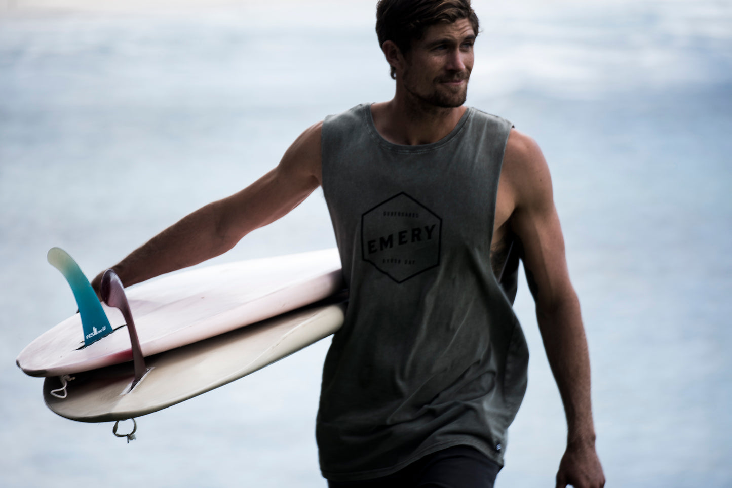 HEX BAND CUT TEE / MOSS STONE (BACK IN STOCK)